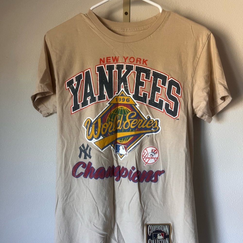 Mitchell & Ness Cooperstown Collection Tan T-Shirt NY Yankees size small